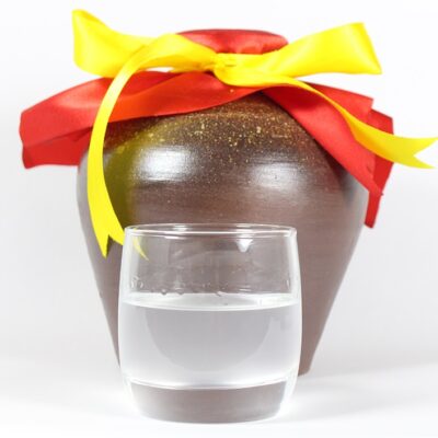 Rượu gạo nếp trắng hoa vàng men gạo nấu thủ công cổ xưa